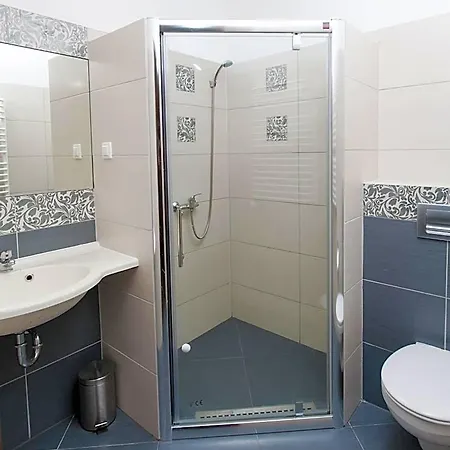 Palac Nad Jeziorem Bed & Breakfast 3*