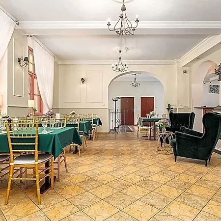 Palac Nad Jeziorem Bed & Breakfast Chociwel