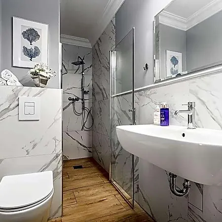 Bed & Breakfast Palac Nad Jeziorem 3*