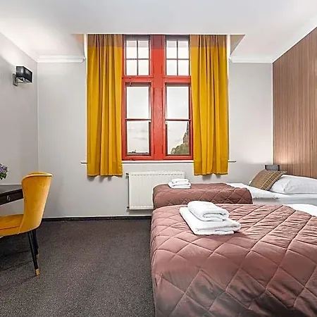 Palac Nad Jeziorem 3*