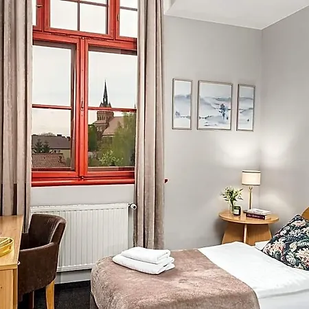Palac Nad Jeziorem Bed & Breakfast