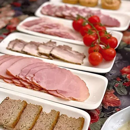 Palac Nad Jeziorem Bed & Breakfast