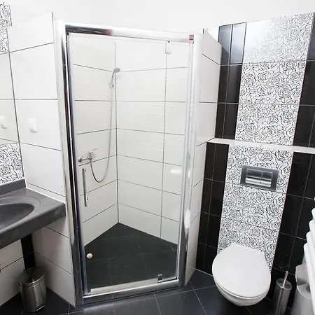 Palac Nad Jeziorem Bed & Breakfast 3*