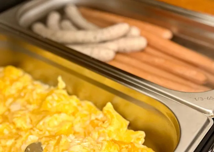 Palac Nad Jeziorem Bed and breakfast