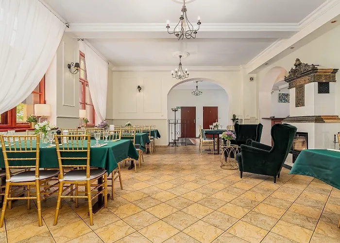 Palac Nad Jeziorem Bed and breakfast 3*