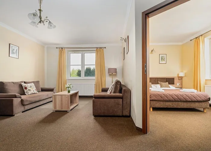 Palac Nad Jeziorem Bed and breakfast